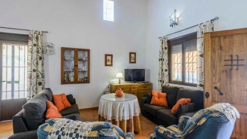 El Gastor Ski Chalet | Comfortable Chalet in El Gastor with Private Pool