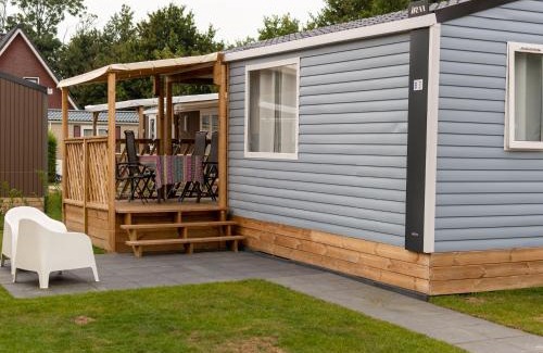 Koudekerke Ski Chalet | Comfortable chalet with microwave on a holiday park 1 km from the beach