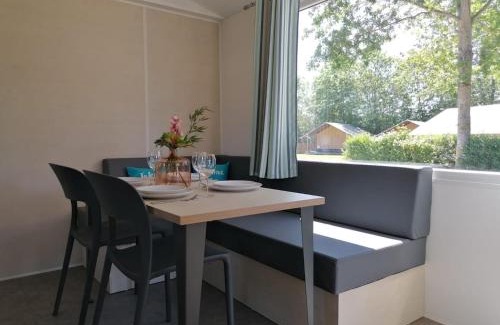 Koudekerke Ski Chalet | Comfortable chalet with microwave on a holiday park 1 km from the beach