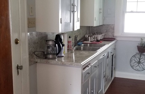 Ottawa Apartment | Comfortable, charming 2 bedroom upper duplex in Toledo, Ohio.