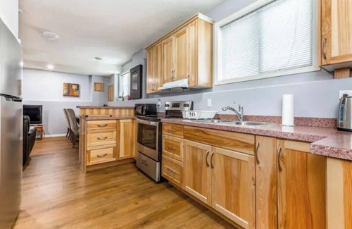 Northeast Edmonton Apartment | Comfortable, clean and secure apartment, 4 mins from Anthony Henday.