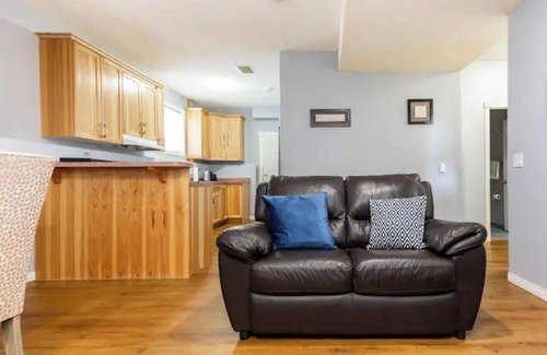Northeast Edmonton Apartment | Comfortable, clean and secure apartment, 4 mins from Anthony Henday.