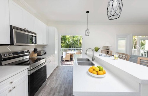 Marathon Hotel | Comfortable Coastal Living with Private Pool & Kitchen Access!