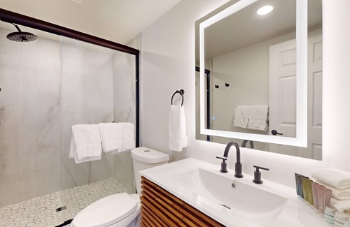 Lower Township Hotel | Comfortable Coastal Retreat with Two Queen Beds - Suite Room
