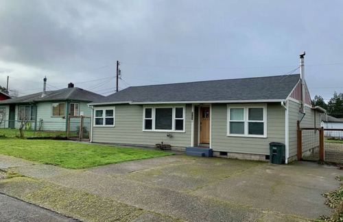 North Bend House | Comfortable Coastal Home for the weekend!