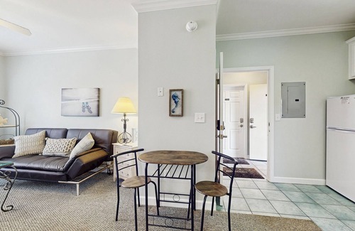 Dauphin Island Condo | Comfortable condo w/two shared pools & direct beach access