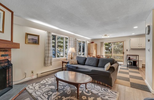 Bromley Mountain Condo | Comfortable condo with pool & clubhouse fitness room, forest views