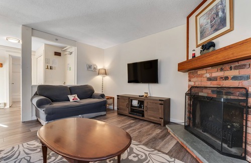 Bromley Mountain Condo | Comfortable condo with pool & clubhouse fitness room, forest views