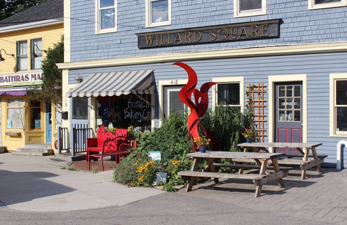 Willard House | Comfortable cottage style home. Family friendly. Sleeps six.
