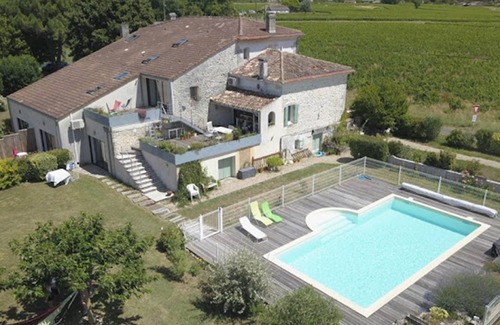 Saint-Androny Cottage | Comfortable cottage (2 *), quiet and bright, vineyards and estuary, with swimming pool