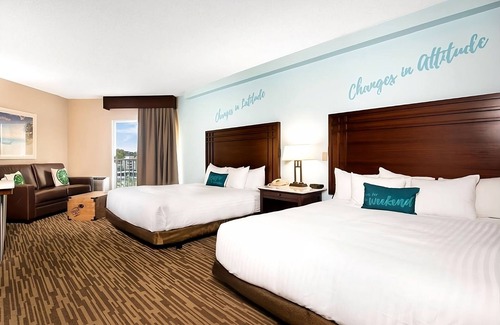 Osage Beach Hotel | Comfortable Countryside Stay! Pool, Free Parking, Near Main Street Music Hall