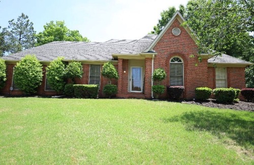 Cordova House | Comfortable Cozy Jett tub, outside deck safe suburban neighborhood.