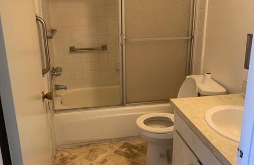Pico - Robertson Hotel | Comfortable Double Bed Unit(C23)