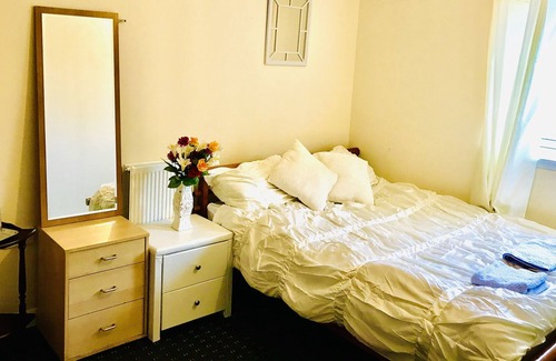 North Glasgow House | Comfortable double room close to the city centre
