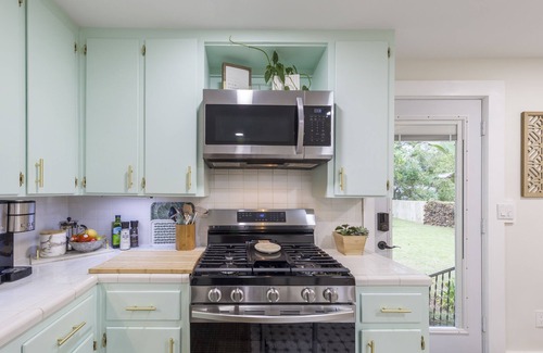 South Pensacola House | Comfortable Downtown Pensacola Stay Pet Friendly Yard Fire Pit Game Room
