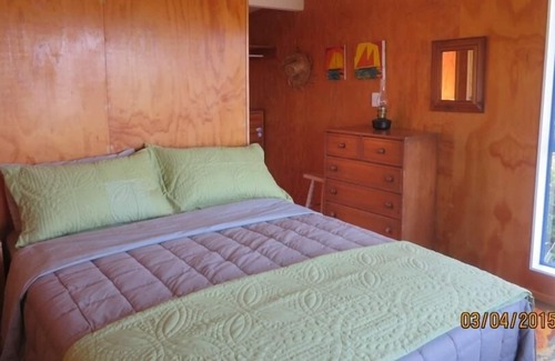 Great Barrier Island House | Comfortable family friendly bach, 4 minutes walk to the BEACH