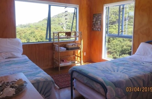 Great Barrier Island House | Comfortable family friendly bach, 4 minutes walk to the BEACH