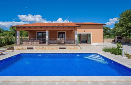 Tinjan Cabin | Comfortable family house with private pool, whirlpool and sauna for 6 people