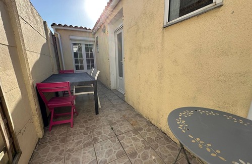 Les Sables d'Olonne Ski Chalet | Comfortable Holiday Home for 4 Guests – Les Sables-d’Olonne