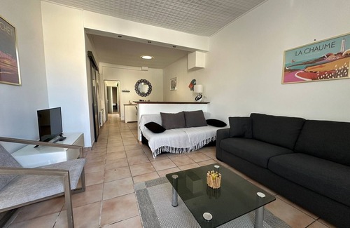 Les Sables d'Olonne Ski Chalet | Comfortable Holiday Home for 4 Guests – Les Sables-d’Olonne