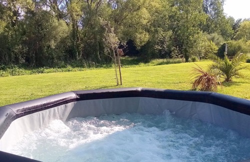 Plounevez-Lochrist House | Comfortable seaside cottage with jacuzzi