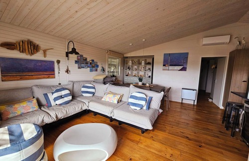 Gruissan Plage Ski Chalet | Comfortable, fully-equipped seafront chalet for summer and winter enjoyment