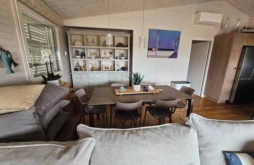 Gruissan Plage Ski Chalet | Comfortable, fully-equipped seafront chalet for summer and winter enjoyment
