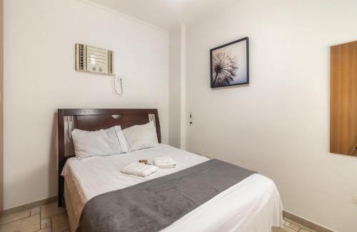 Santos Apartment | Comfortable Gonzaga Apartament - Em 1 minuto a pé tá na PRAIA Gonzaga em Santos e no Shopping Balneário, 2 ar-condicionados, portaria 24 horas, elevador, 1 vaga carro Gratís, wi-fi Grátis, enxoval Gratuito, PRAIA Santos Gonzaga, Bicicleta disponí