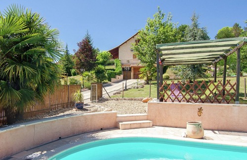 Manzac-sur-Vern House | Comfortable holiday home with private swimming pool, plenty of space and privacy