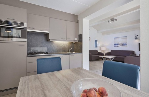 Ockenburgh House | Comfortable holiday home with fireplace near the beach