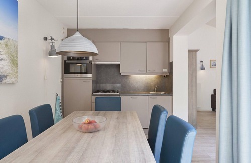 Ockenburgh House | Comfortable holiday home with fireplace near the beach