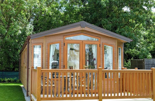 Arnold House | Comfortable holiday home with master double and twin bedrooms.