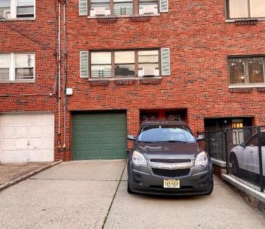 The Heights Apartment | Comfortable home close to Manhattan,Wall St & more