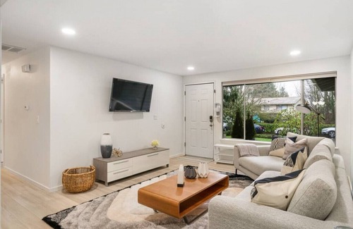 Juanita House | Comfortable Home for Family with Remote Workplace