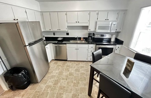 Durham House | Comfortable Home! Great Locale!n