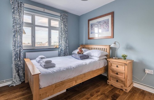 East Putney Apartment | Comfortable Home in Wandsworth by UnderTheDoormat