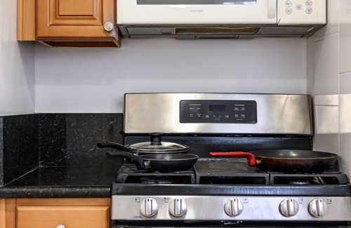 Alhambra Apartment | Comfortable Home Near LA With Full Kitchen Laundry