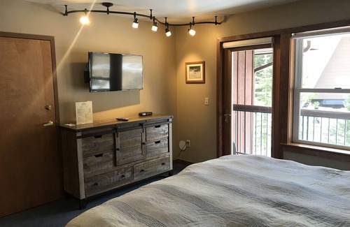Whitefish Hotel | Comfortable Hotel Room with Amenities