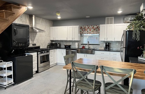 Rogers House | Comfortable house in the middle of Downtown Rogers!