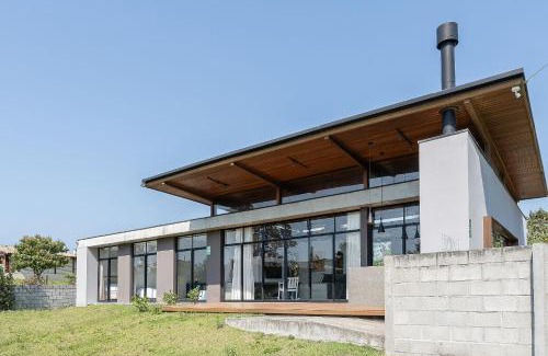 Centro House | Comfortable house near Praia do Rosa EGI001