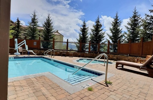 Crested Butte Condo | Comfortable King Hotel Room on the top Floor, Best Location on the Mtn!
