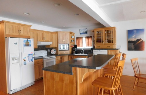 Raymond House | Comfortable lake house just 30' from Little Sebago Lake in quiet neighborhood