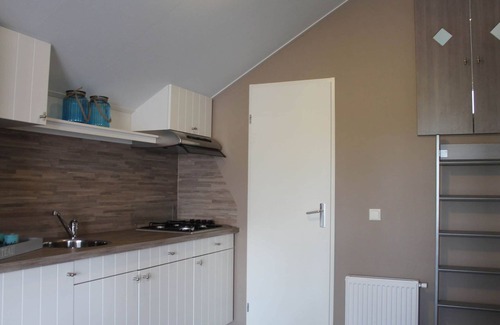 Voorthuizen Ski Chalet | Comfortable Lodge With a Terrace