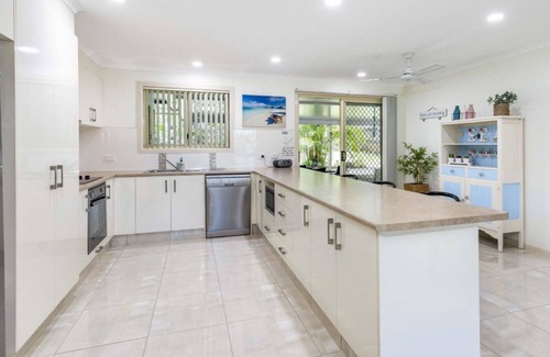 Bellara House | Comfortable Lowset Family Home