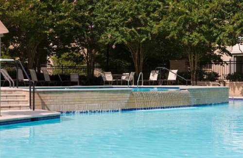 Aurora Highlands Apartment | Comfortable & Luxury condo @Crystal City