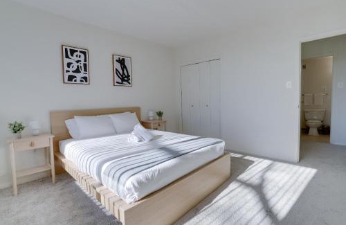 Aurora Highlands Apartment | Comfortable & Luxury condo @Crystal City