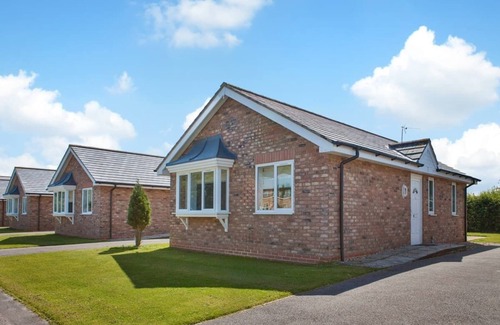 Bridlington Cottage | Comfortable modern cottage with one double and one with adult size bunks.