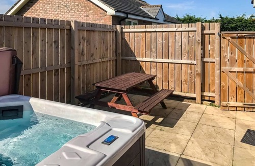 Bridlington Cottage | Comfortable modern cottage with one double and one with adult size bunks.