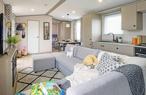 Ascog House | Comfortable, modern two-bedroom caravan sleeping four people.