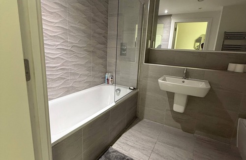 Old Trafford Apartment | Comfortable one bedroom apartment located in old Trafford !